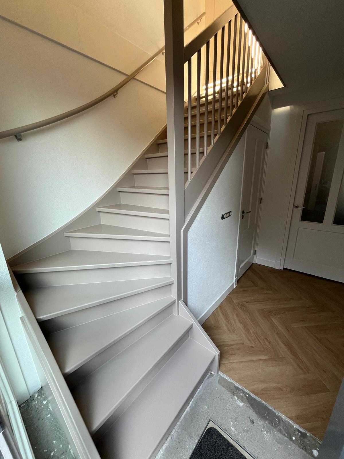 Trapspuiten taupe