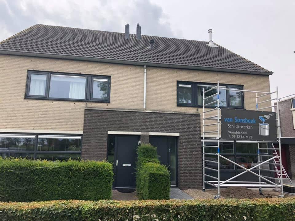 Buitenschilderwerk woning in uitvoering